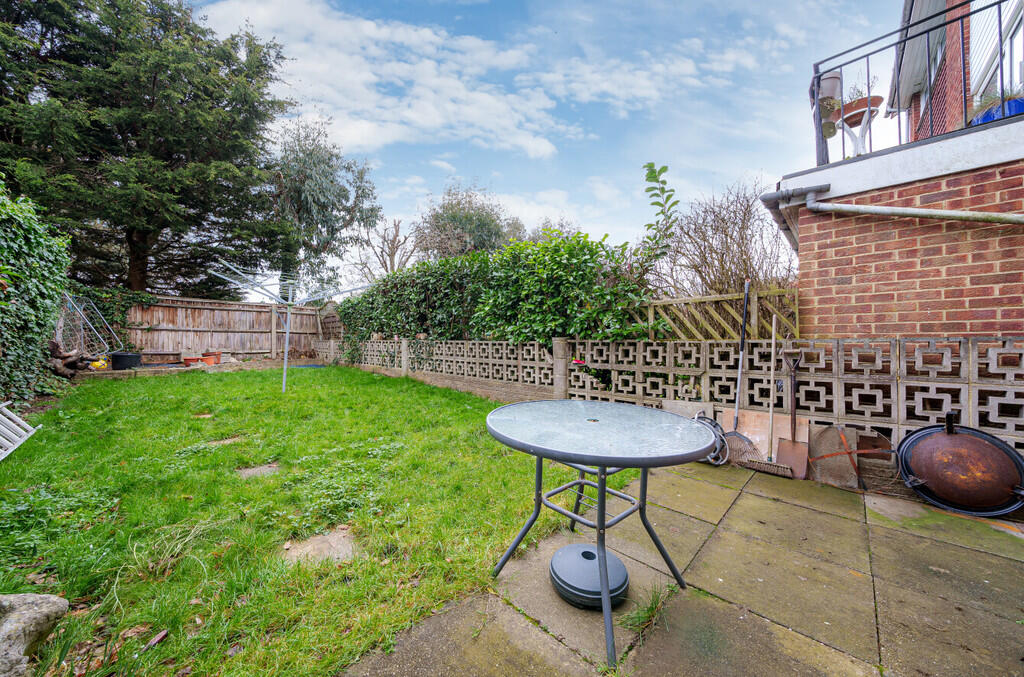 Additional property image - Maiden Erlegh Avenue, Bexley, DA5 3PD