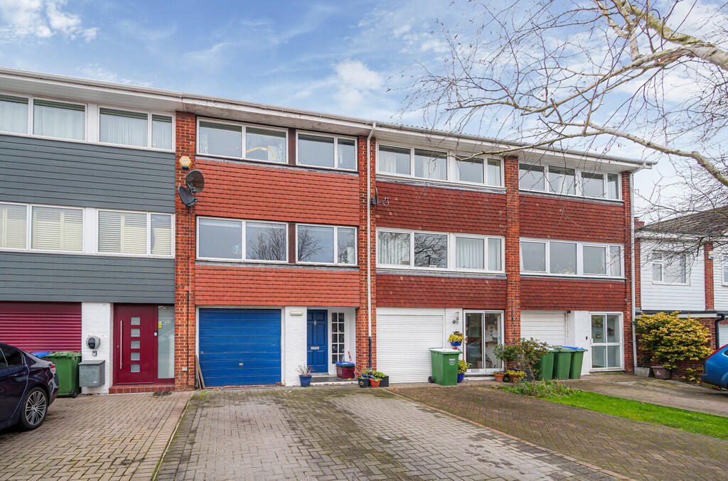 Additional property image - Maiden Erlegh Avenue, Bexley, DA5 3PD