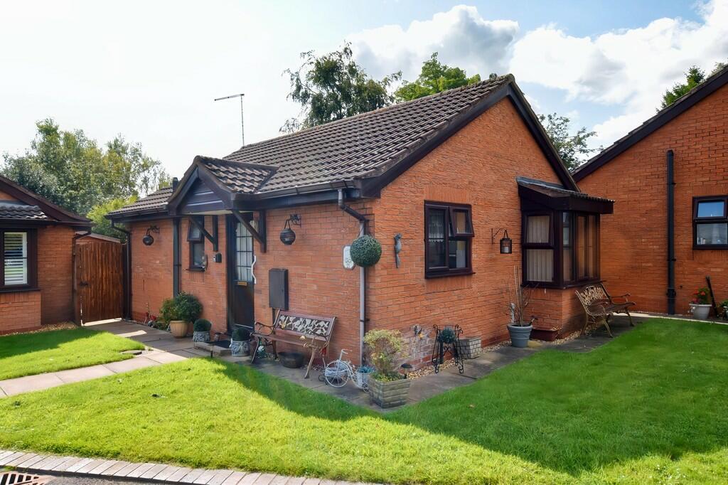 2 bedroom detached bungalow for sale in Goosefield Close, Market