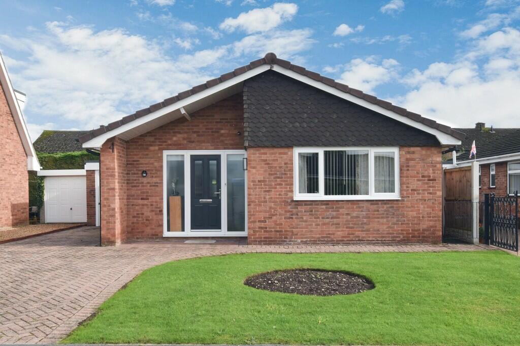 2 bedroom detached bungalow for sale in Campbell Road, Market Drayton, TF9