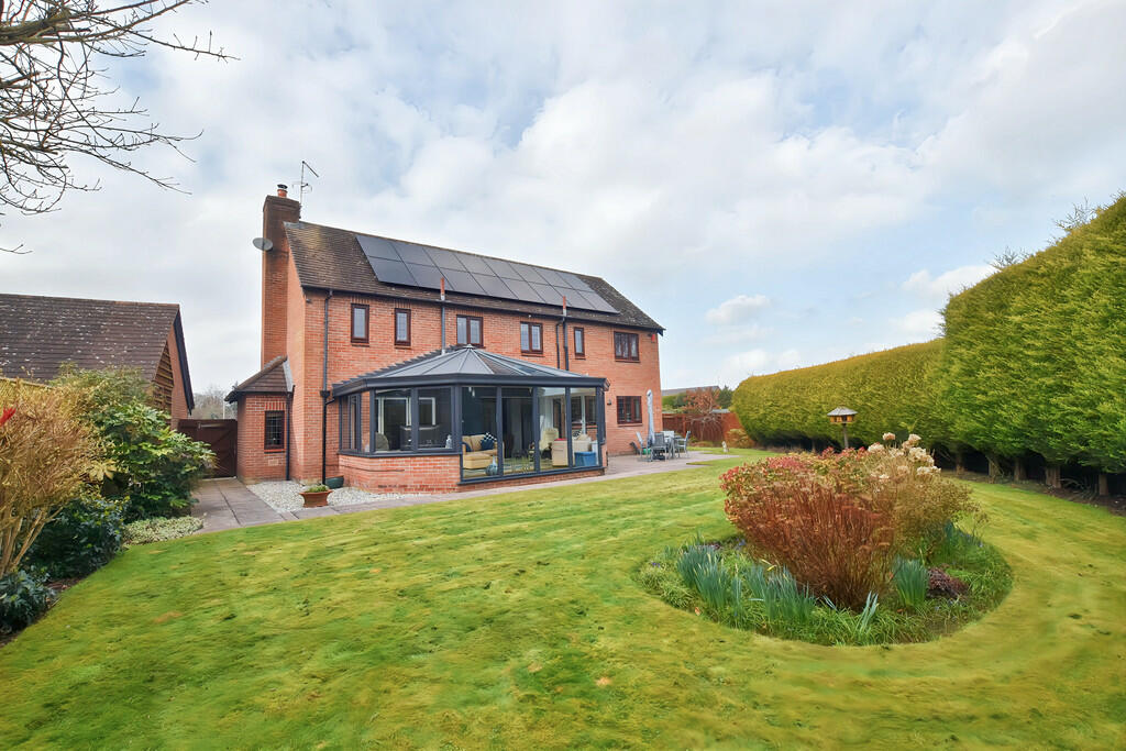 4 bedroom detached house for sale in Millfield Drive, Market Drayton, TF9