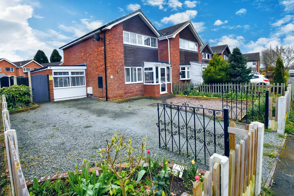 3 bedroom semidetached house for sale in Rowan Road, Market Drayton, TF9
