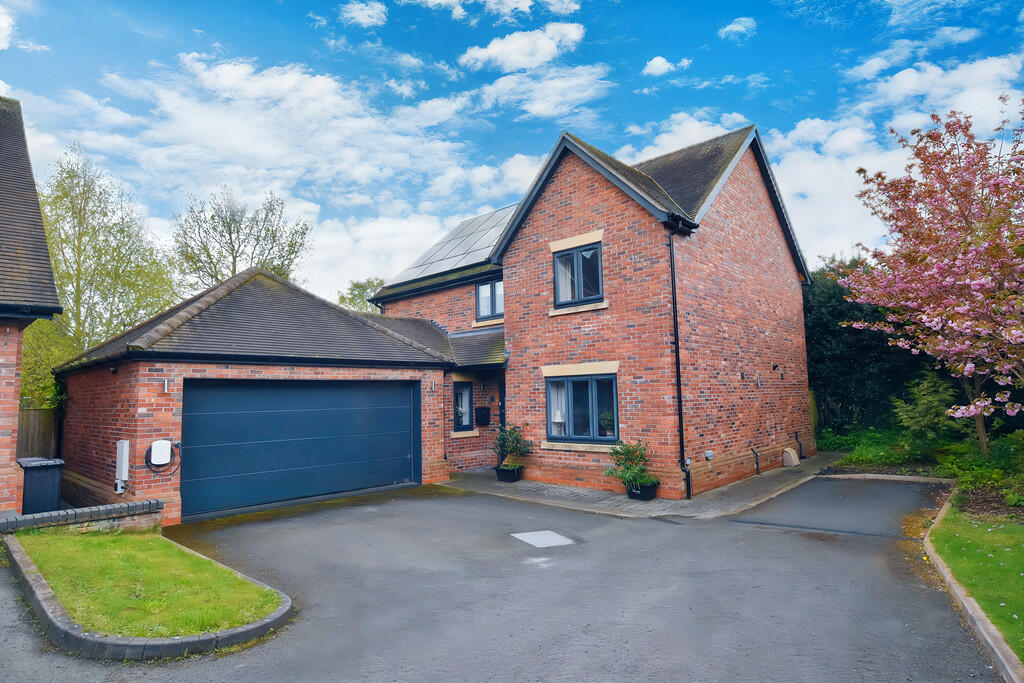 4 bedroom detached house for sale in Bentleys Road, Market Drayton, TF9