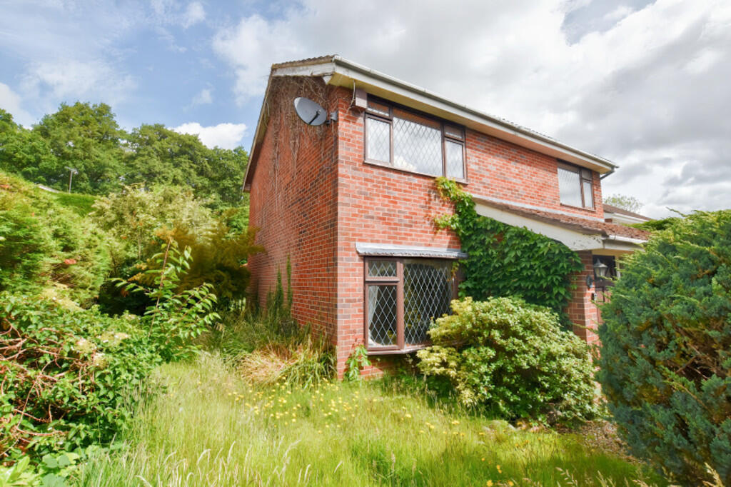 4 bedroom detached house