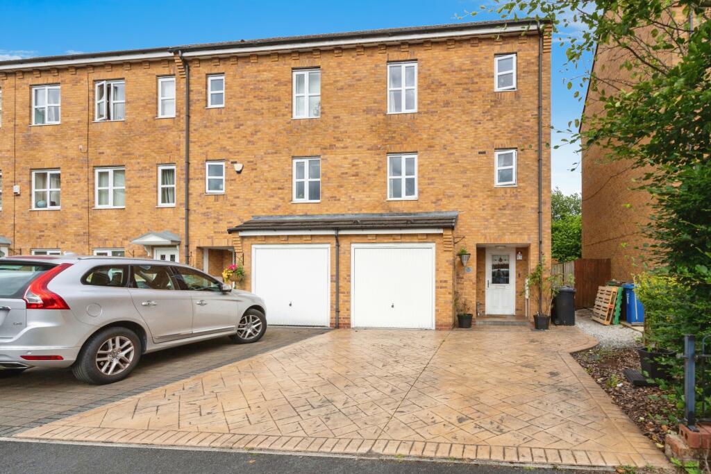 4 bedroom town house for sale in Thorncroft Avenue, Astley, Tyldesley