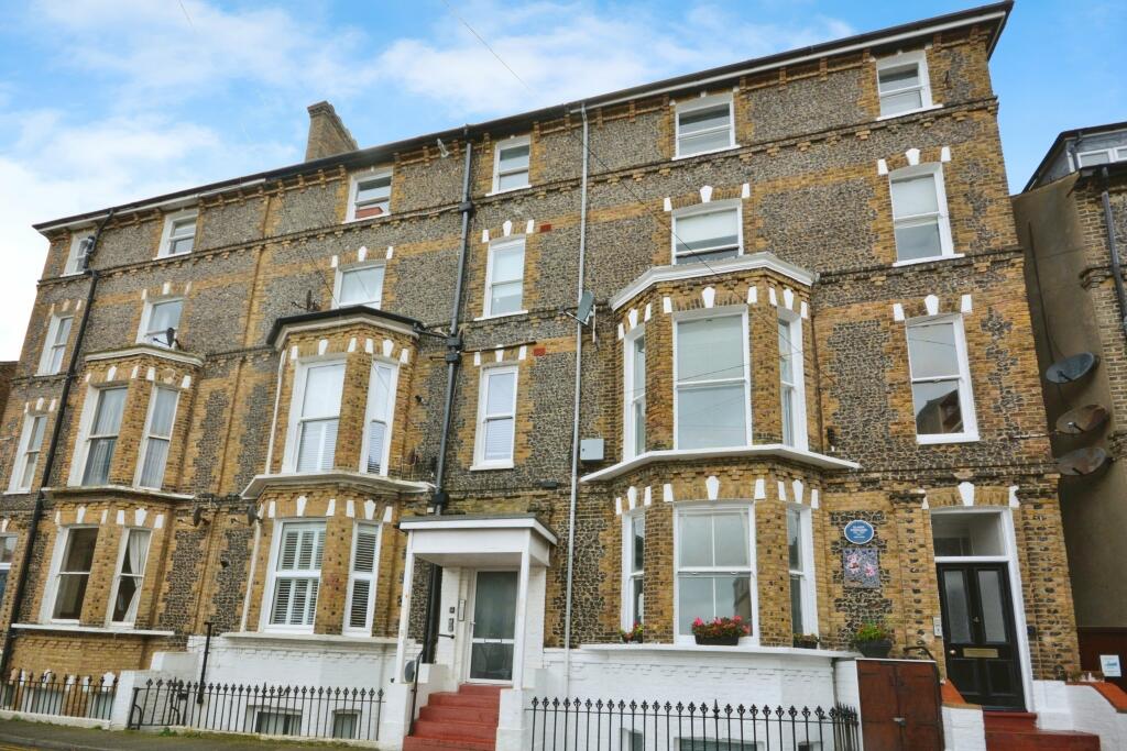 2 bedroom flat for sale in Chandos Square, Broadstairs, CT10