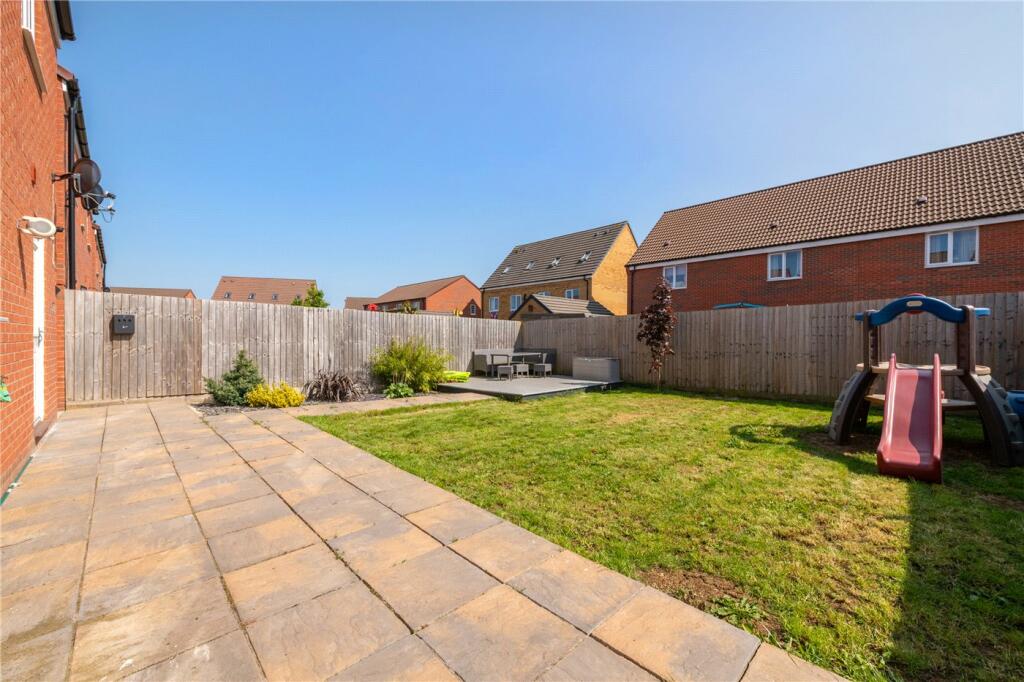 5 bedroom detached house for sale in Whittle Road, Holdingham, Sleaford