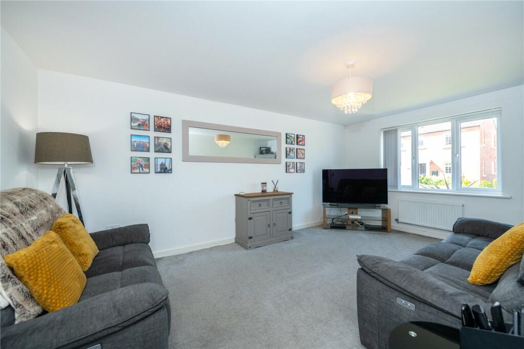 5 bedroom detached house for sale in Whittle Road, Holdingham, Sleaford