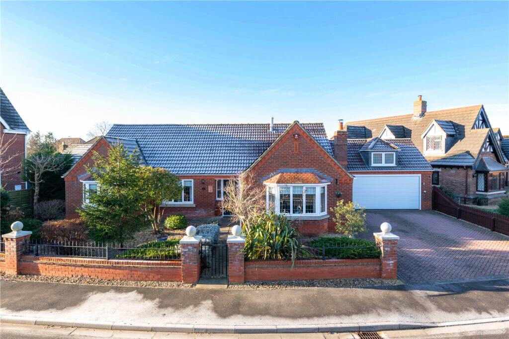 4 bedroom bungalow for sale in Oak Way, Heckington, Sleaford