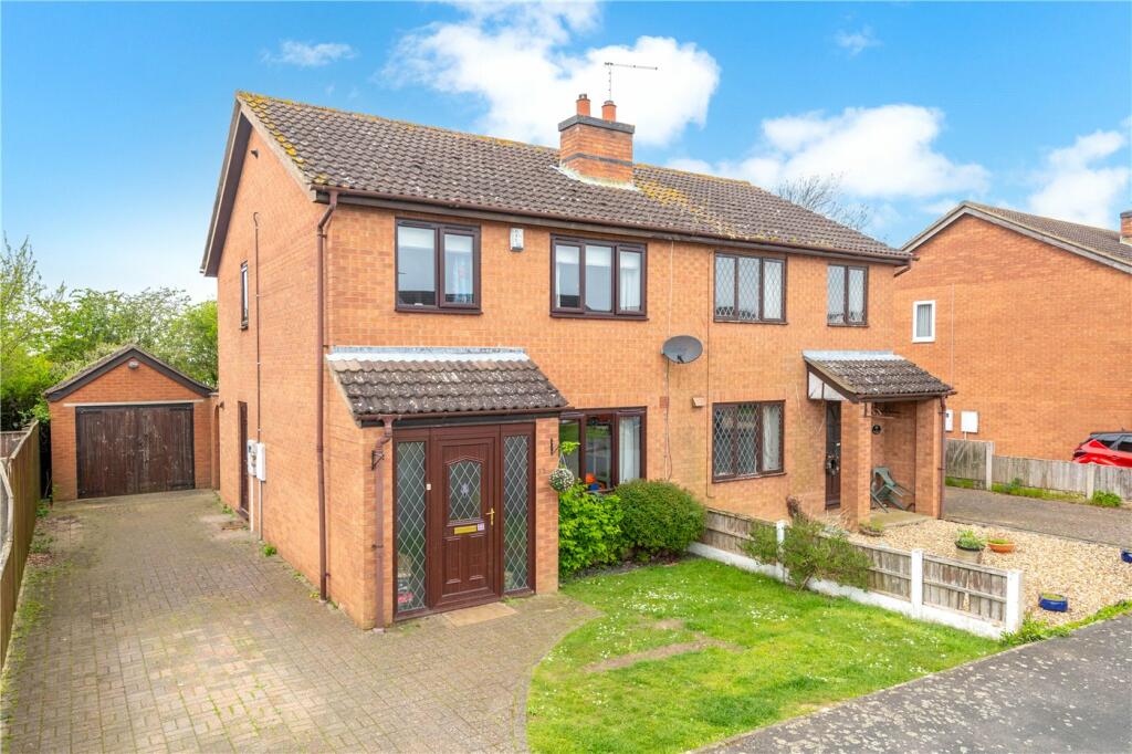 3 bedroom semidetached house for sale in Whitehouse Road, Ruskington