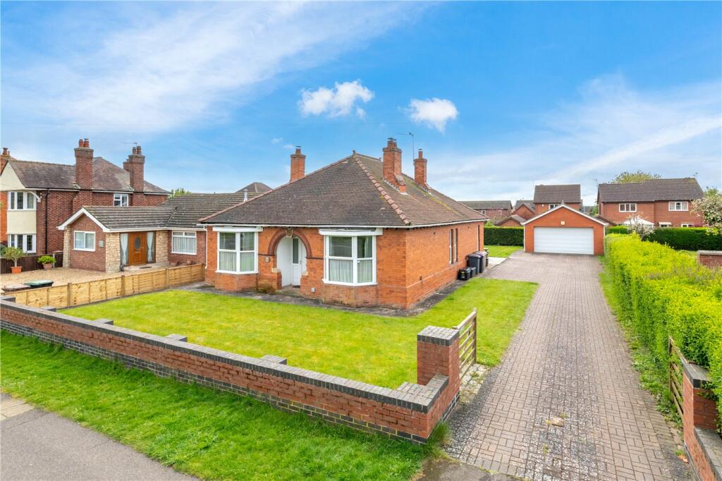 3 bedroom bungalow for sale in London Road, Sleaford, NG34