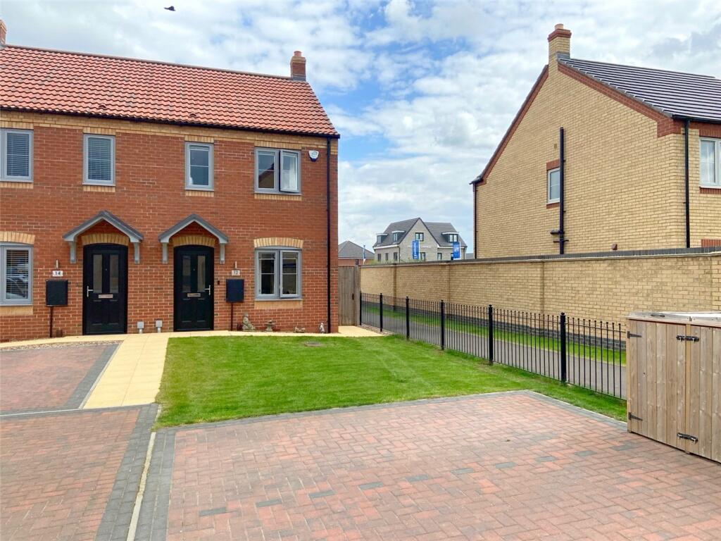 2 bedroom semidetached house for sale in Oakwood Close, Quarrington, Sleaford, Lincolnshire, NG34