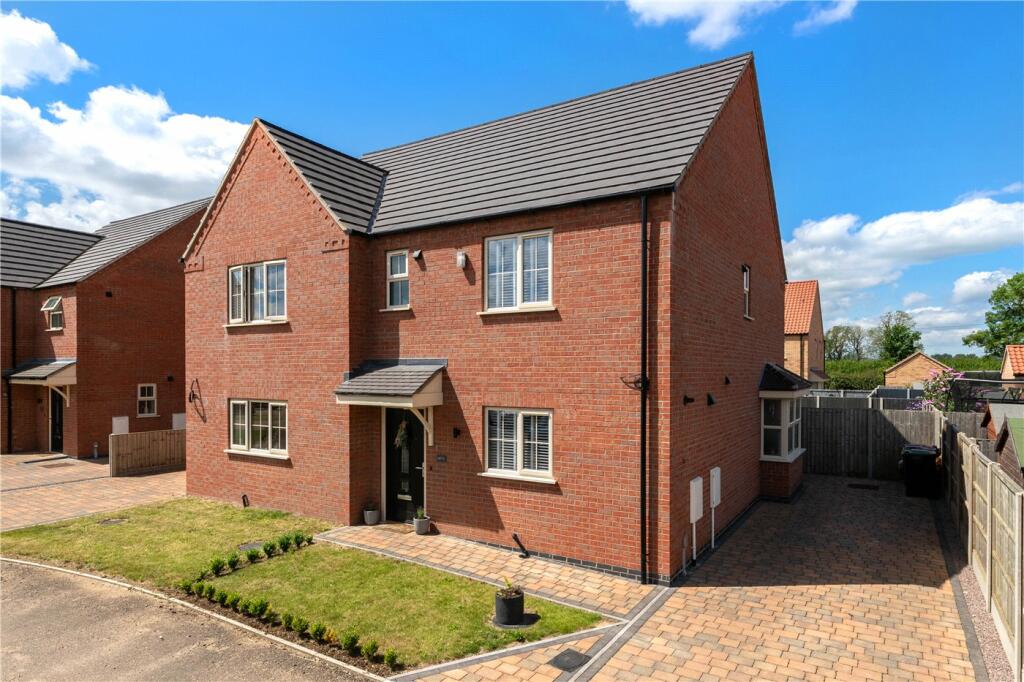 3 bedroom semidetached house for sale in Saxon Way, Ruskington