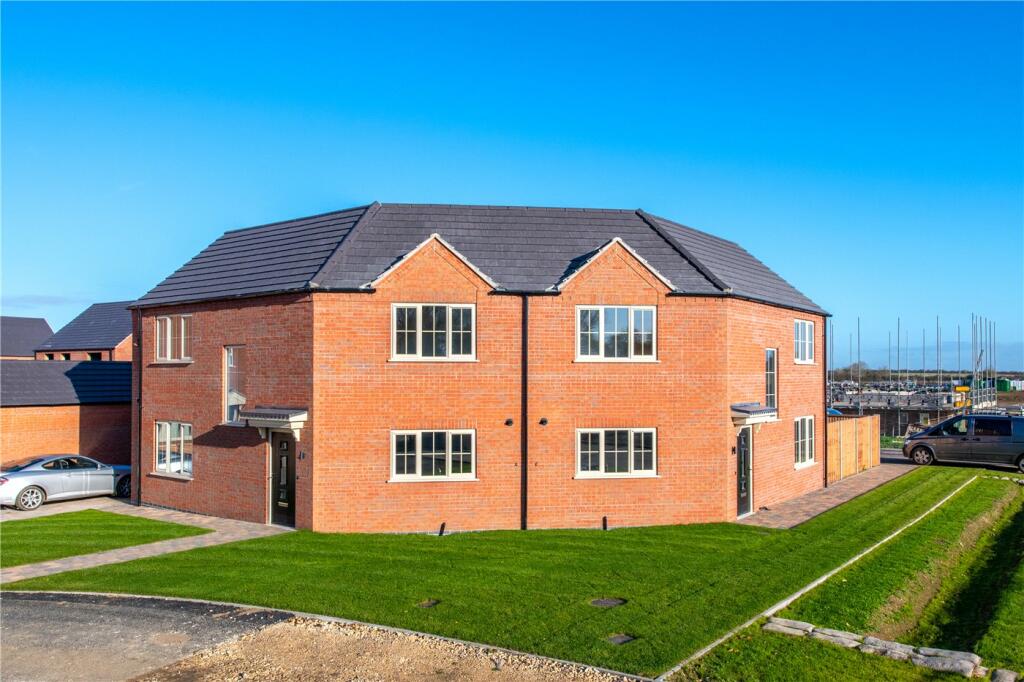 3 bedroom semidetached house for sale in Flaxwell Fields, Lincoln Road