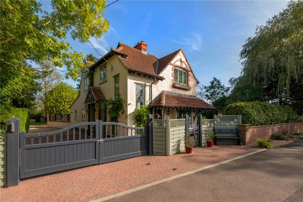 4 bedroom detached house for sale in Howell Road, Heckington, Sleaford