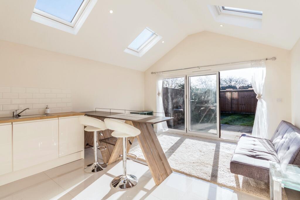 Main image of property: London Road, Wokingham, RG40