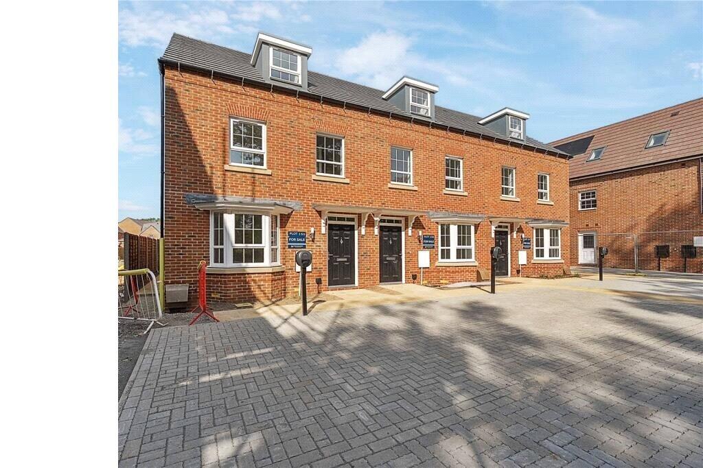 Main image of property: Farrow Place, Finchwood Park, Wokingham, RG40