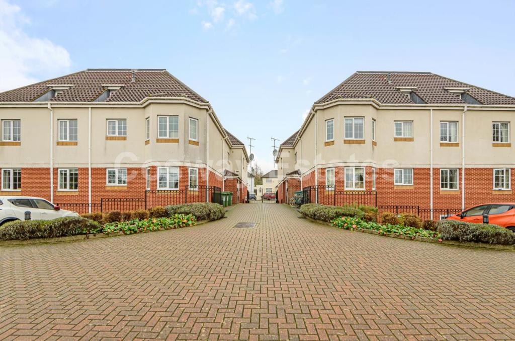 2 bedroom apartment for sale in Gibbs Green, Edgware, HA8