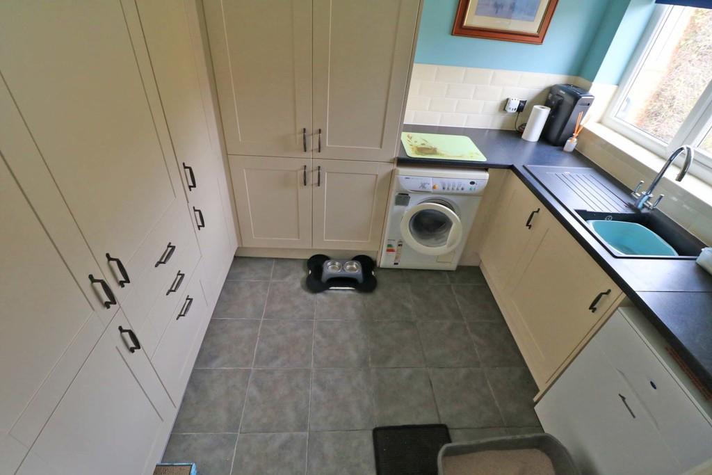 4 bedroom detached bungalow for sale in Eastoft Road, Crowle, DN17