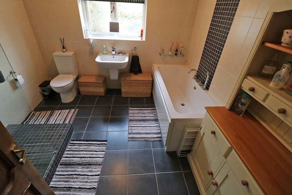 4 bedroom detached bungalow for sale in Eastoft Road, Crowle, DN17