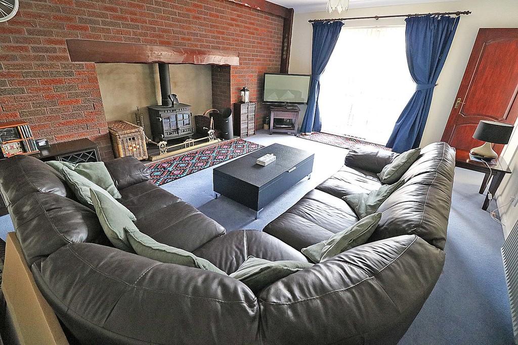 4 bedroom detached bungalow for sale in Eastoft Road, Crowle, DN17