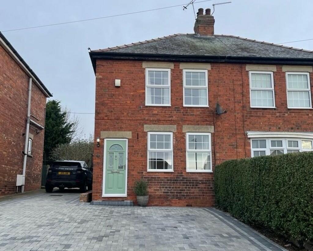 2 bedroom semidetached house for sale in High Street, Haxey, DN9