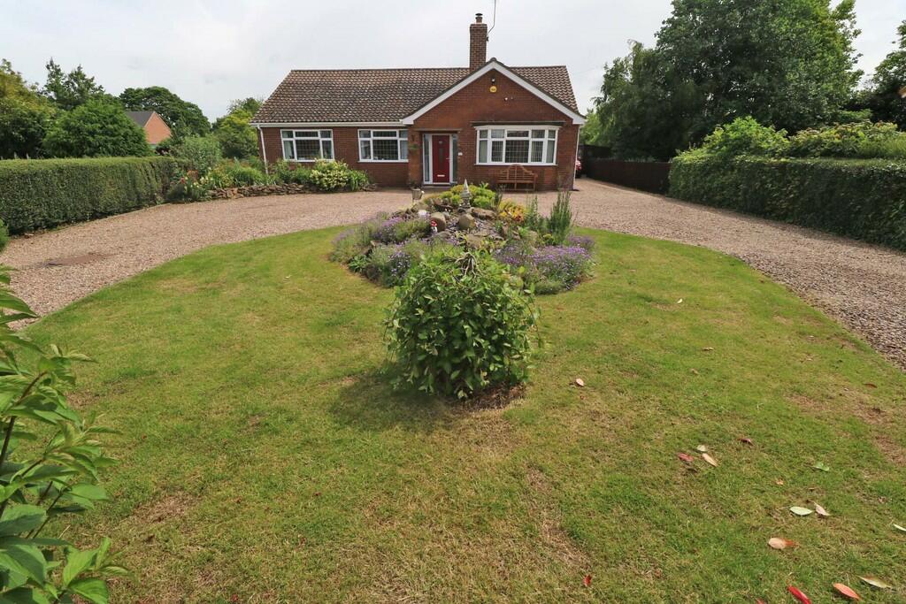 3 bedroom detached bungalow for sale in School Lane, West Butterwick, DN17
