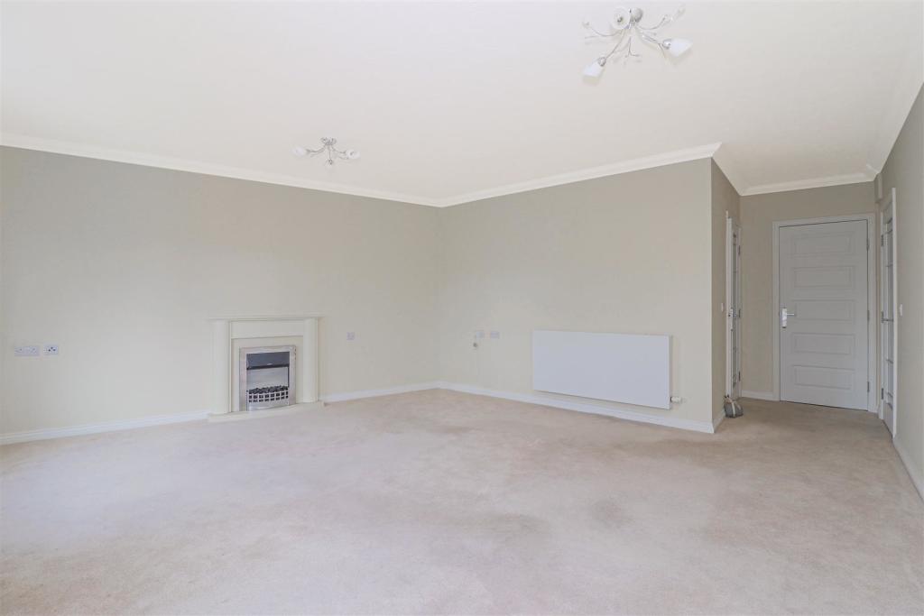 2 bedroom retirement property for sale in Broomstick Hall Road, Waltham