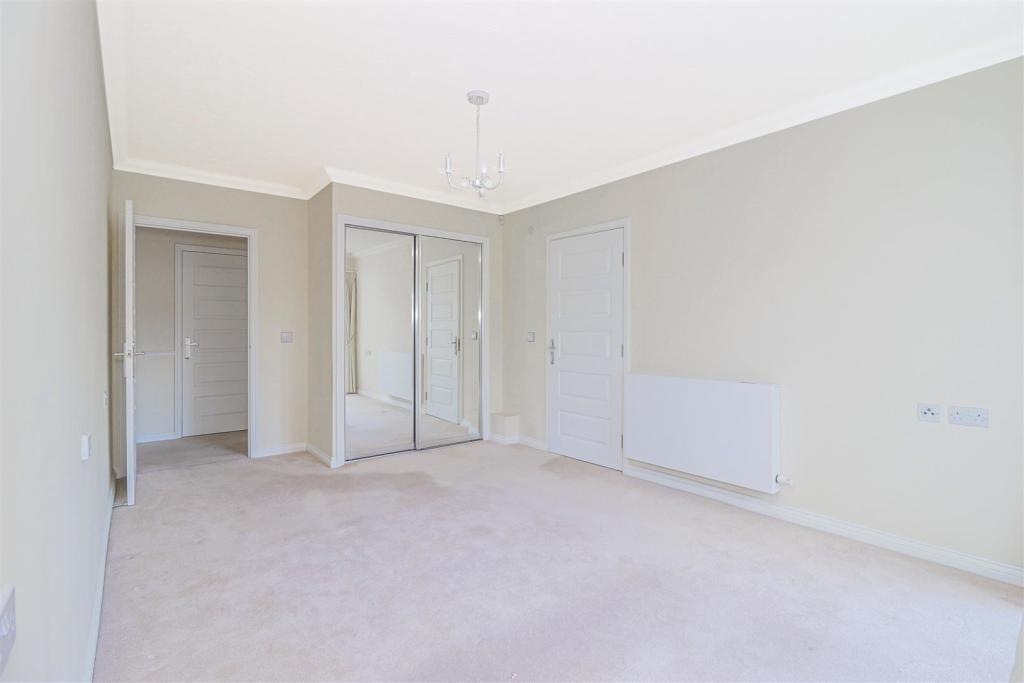 2 bedroom retirement property for sale in Broomstick Hall Road, Waltham