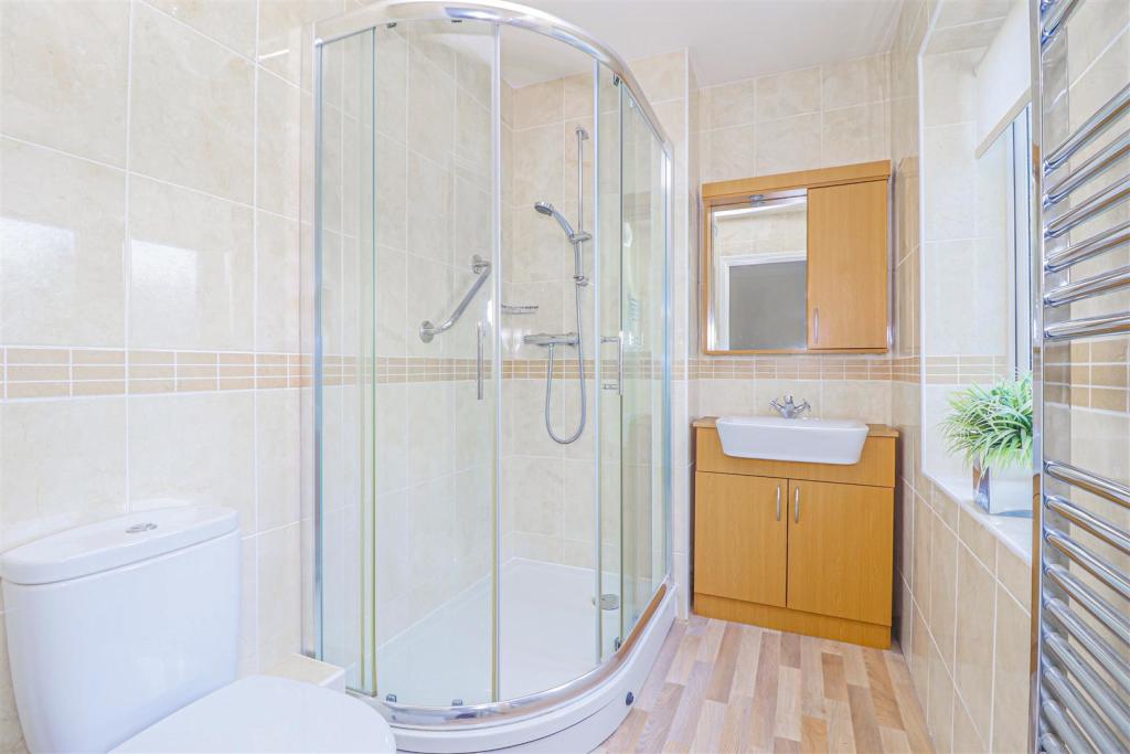 2 bedroom retirement property for sale in Broomstick Hall Road, Waltham