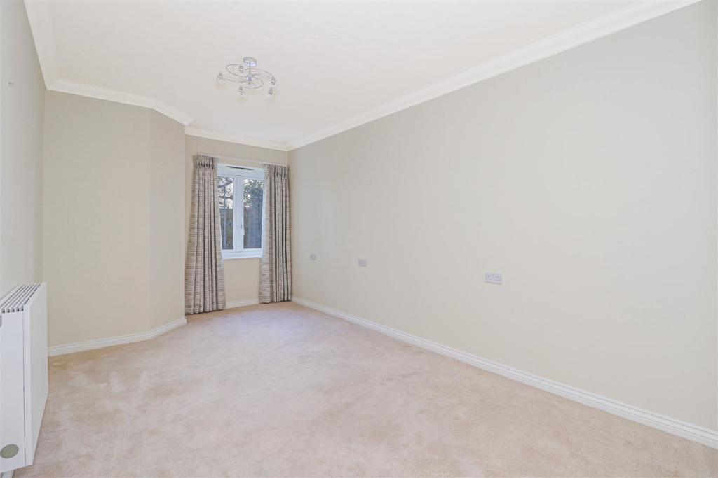 2 bedroom retirement property for sale in Broomstick Hall Road, Waltham