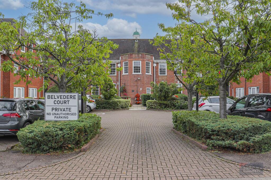 1 bedroom retirement property for sale in High Street, Hoddesdon, EN11