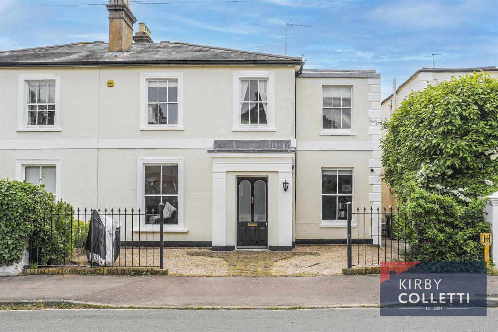 4 bedroom semidetached house for sale in Churchfields, Broxbourne, EN10