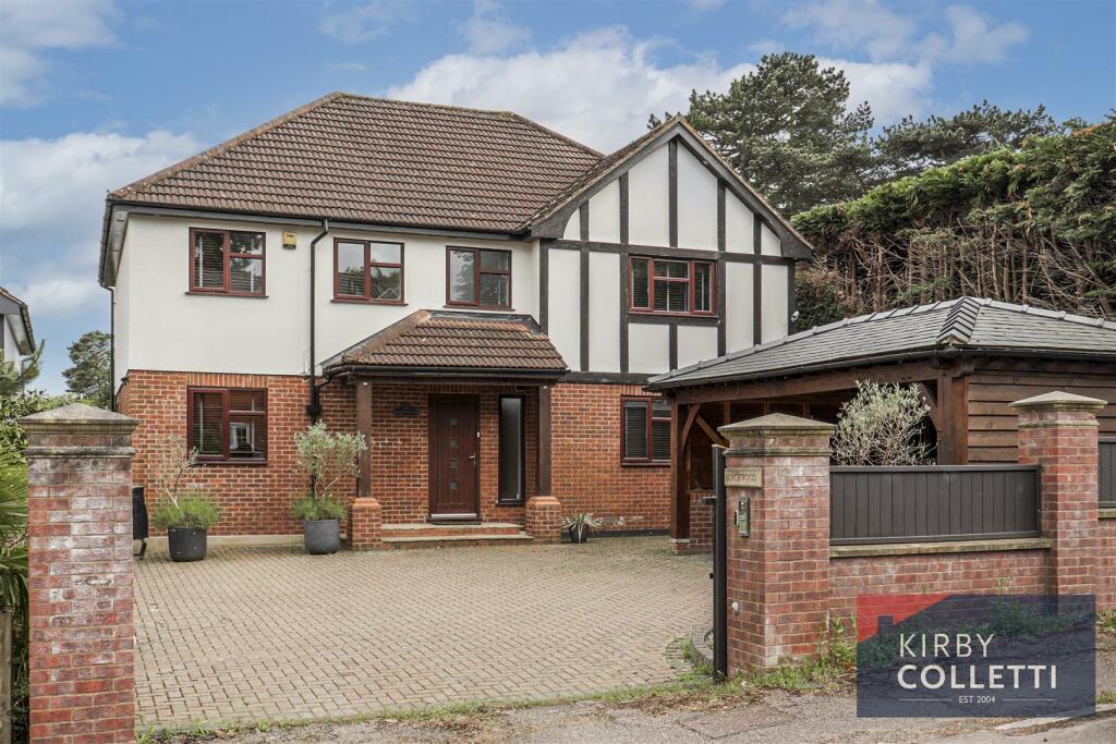 5 bedroom detached house for rent in Briscoe Road, Hoddesdon, EN11