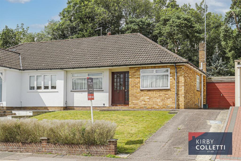 2 bedroom semidetached bungalow for sale in High Wood Road, Hoddesdon