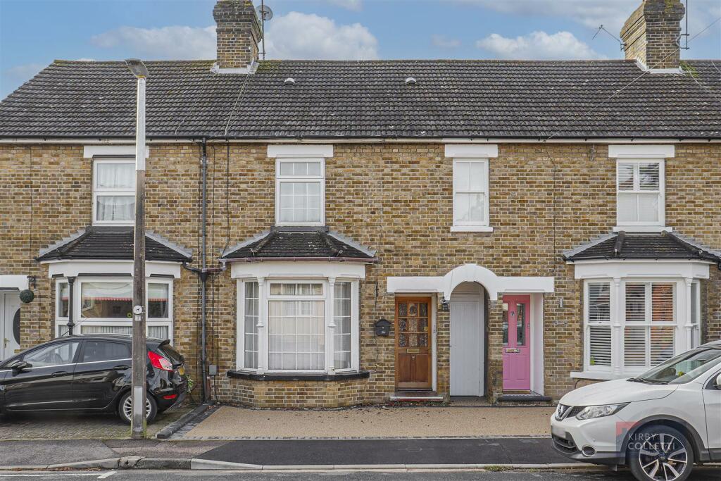 3 bedroom terraced house for sale in Park Road, Hoddesdon, EN11