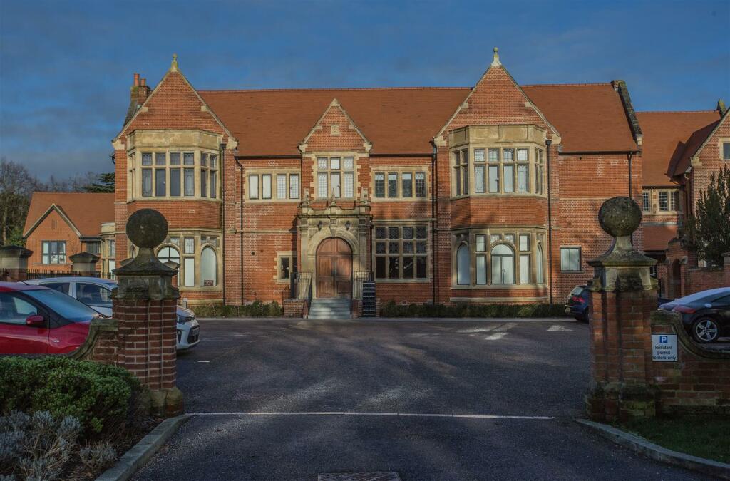 1 bedroom apartment for sale in Gables Close, Thorpe Road, Peterborough