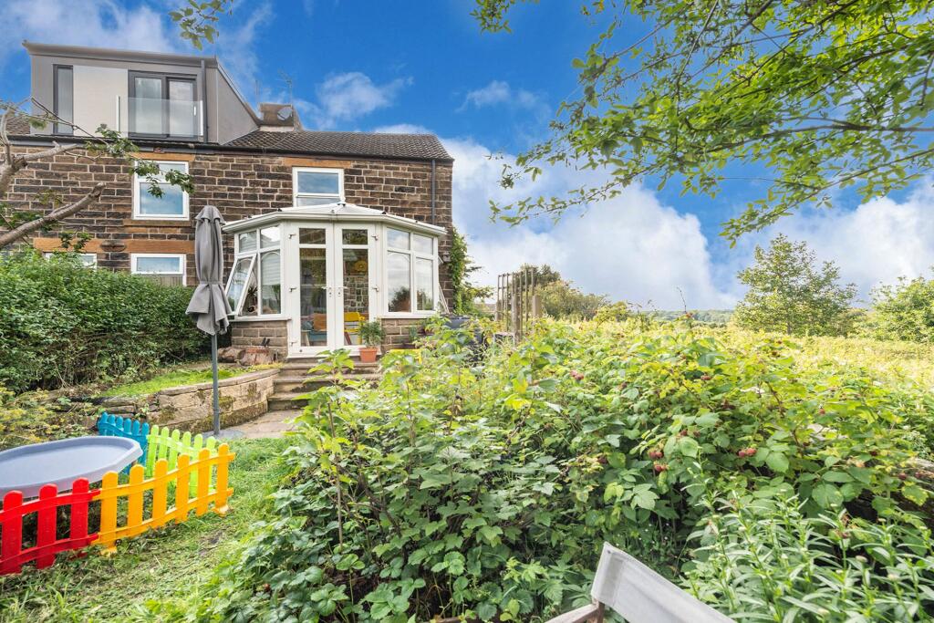 2 bedroom end of terrace house for sale in Summerwood Lane, Dronfield