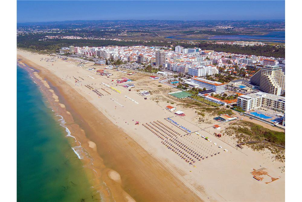 2 bedroom apartment for sale in Monte Gordo, Algarve, Portugal