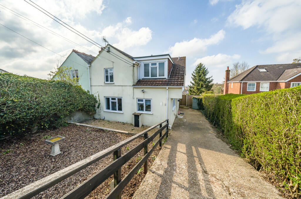 3 bedroom semidetached house for sale in Upper Hale Road, Farnham
