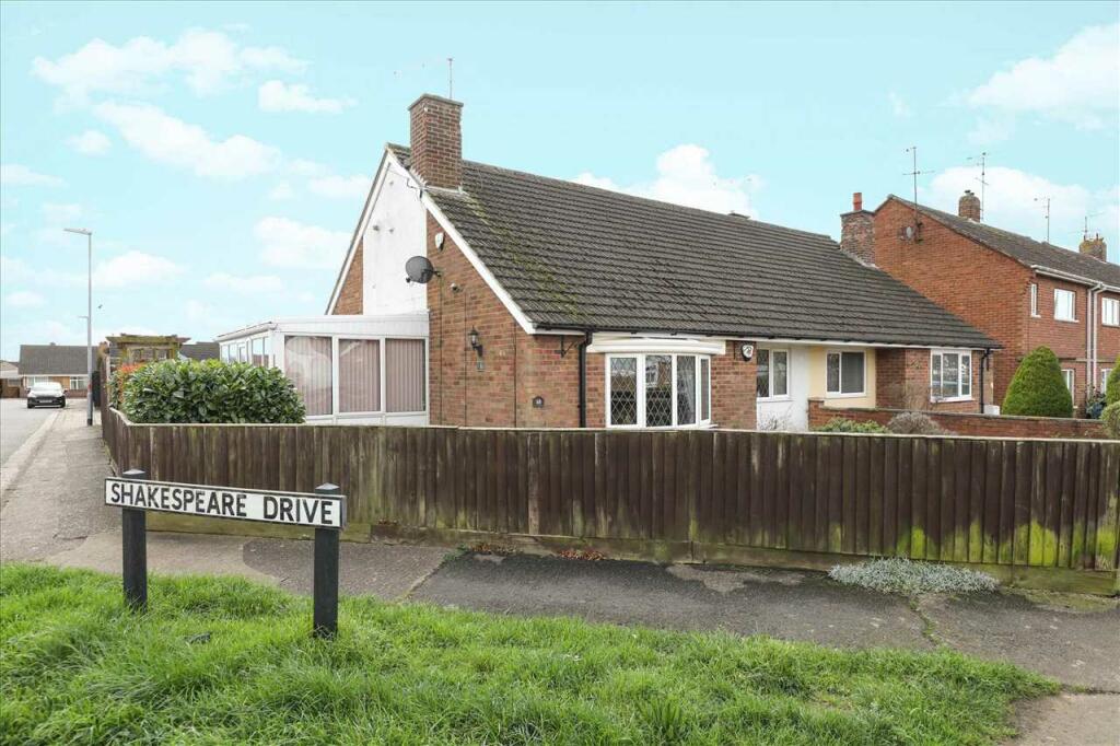 2 bedroom bungalow for sale in Regent Road, Burton Latimer, NN15