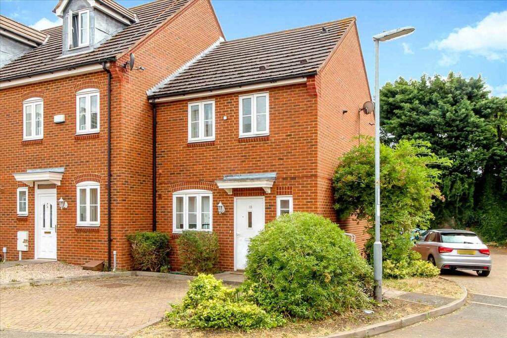 3 bedroom end of terrace house for sale in Coles Close, Burton Latimer