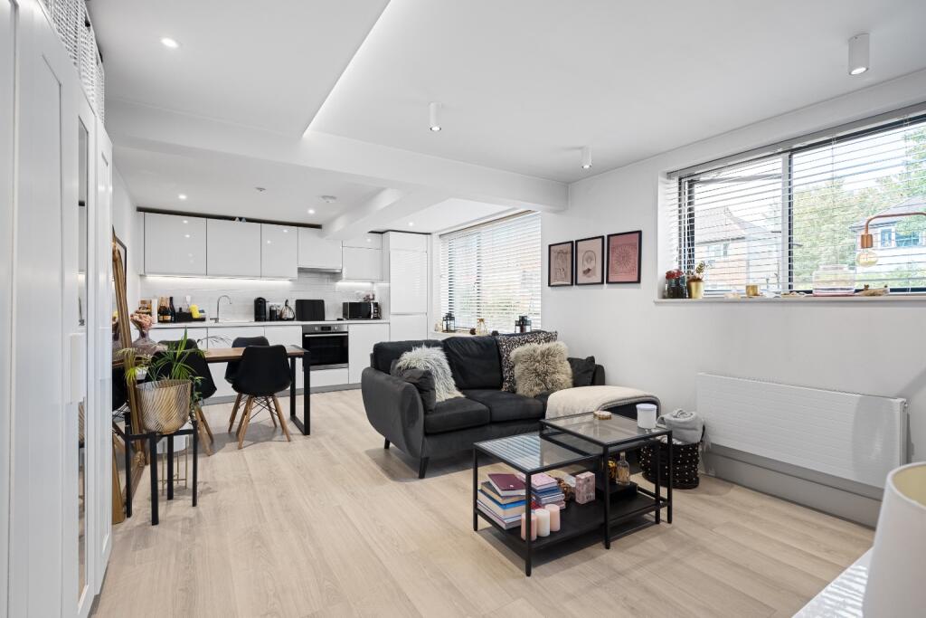 Main image of property: 20 Lingfield Crescent, London, Greater London, SE9