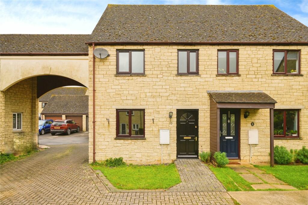 3 bedroom terraced house for sale in Witney, Oxfordshire, OX28