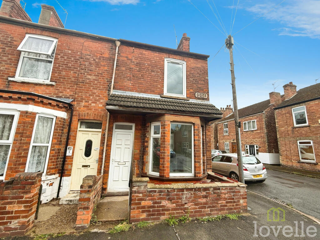 3 bedroom end of terrace house