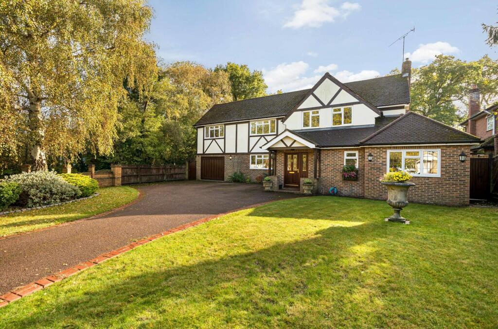 5 bedroom detached house for sale in Dukes Wood Drive, Gerrards Cross