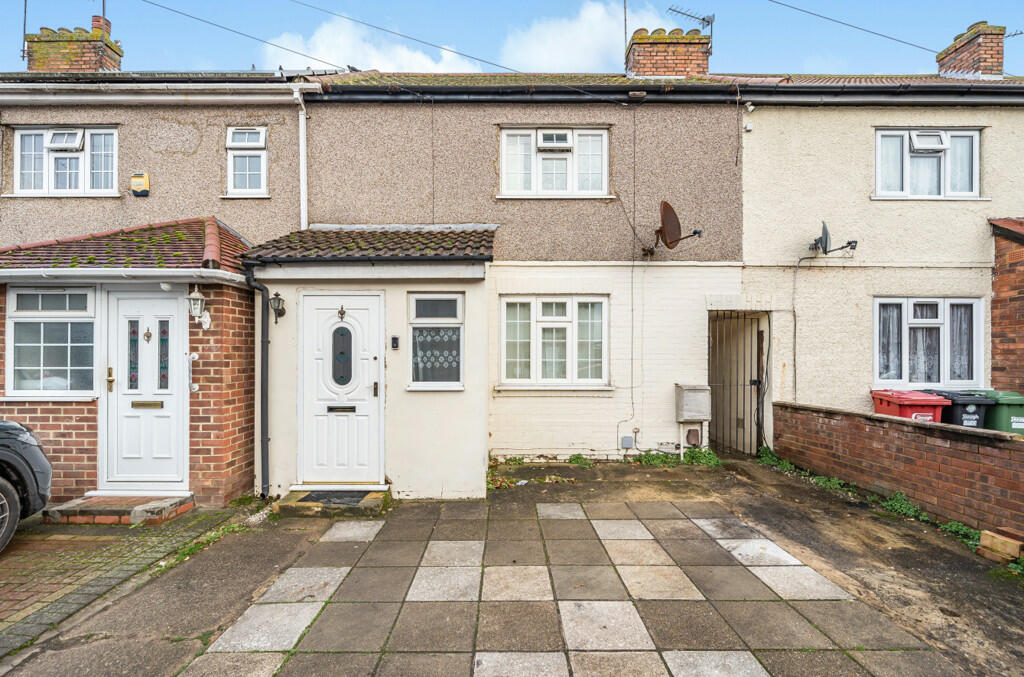 3 bedroom terraced house for sale in Granville Avenue, Slough ...