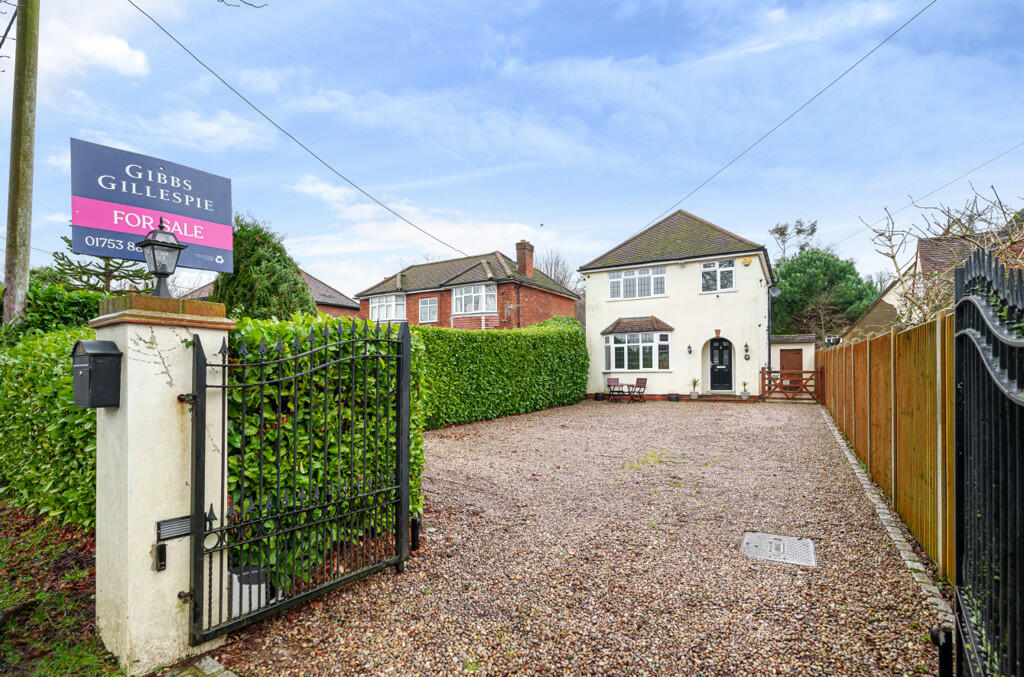 3 bedroom detached house for sale in Lower Road, Higher Denham, Bucks, UB9