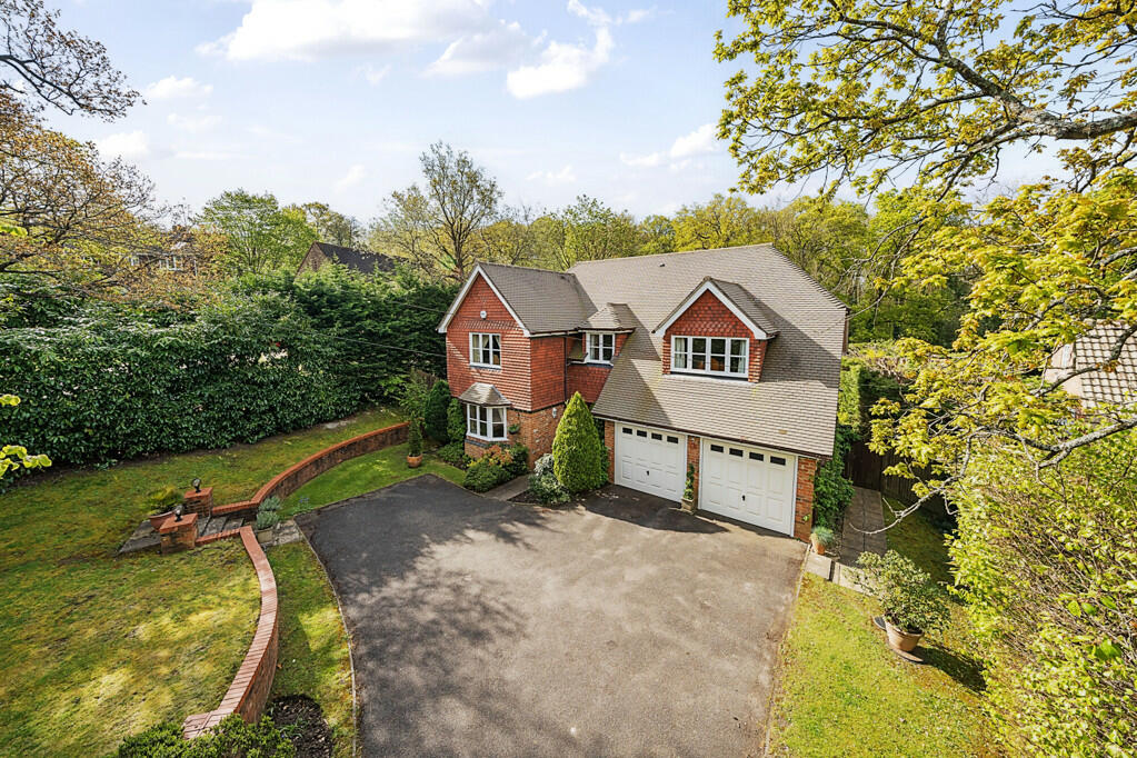 4 bedroom detached house for sale in Fulmer Drive, Gerrards Cross