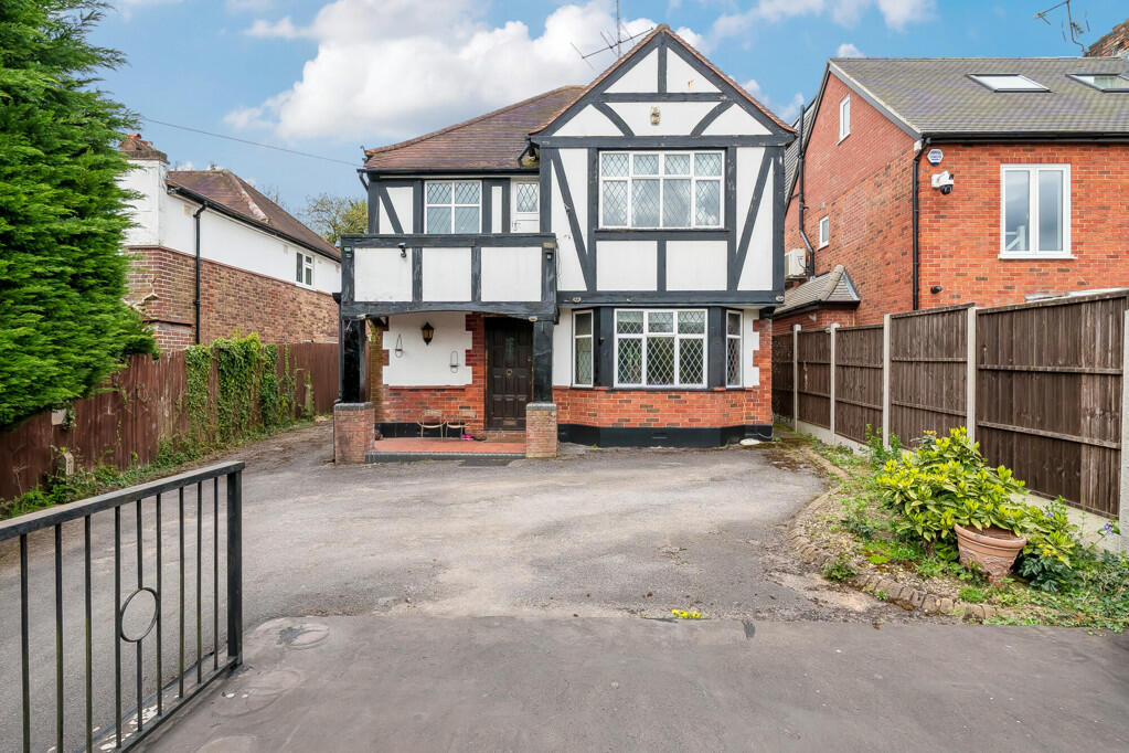 Main image of property: Amersham Road, Chalfont St. Peter, Gerrards Cross